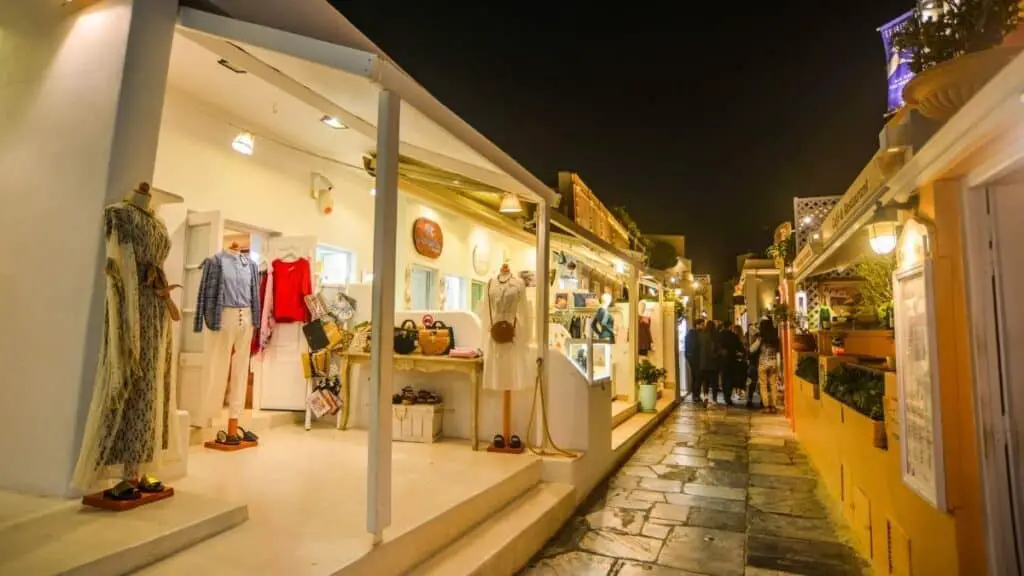 Nightlife and shopping in Santorini